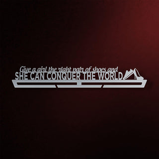 Gancho exhibidor de medallas Give A Girl The Right Shoes, And She Can Conquer The World